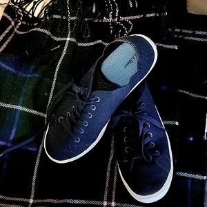 Navy Round toe sneakers sz 8.5